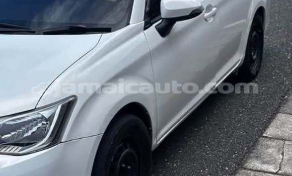 Buy Used Hyundai Accent White Car in Lucea in Hanover Buy Used Hyundai Accent White Car in Lucea in Hanover