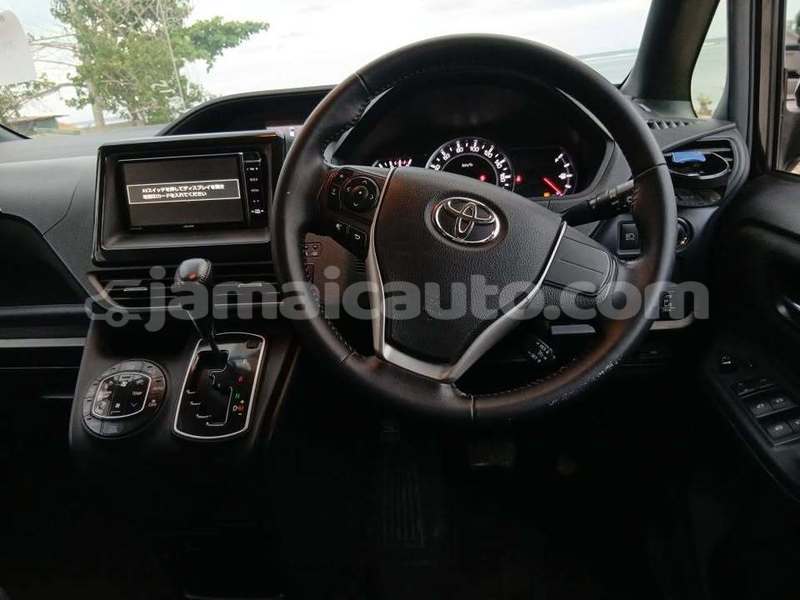 Big with watermark toyota voxy hanover lucea 5433