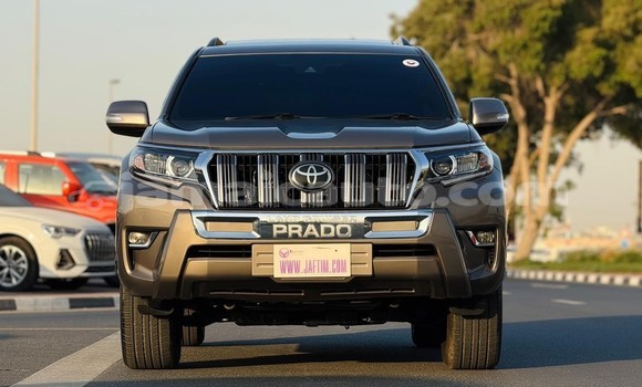 Buy Used Toyota Land Cruiser Prado Green Car in Import - Dubai in Clarendon