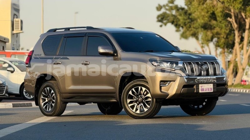Big with watermark toyota land cruiser prado clarendon import dubai 5457