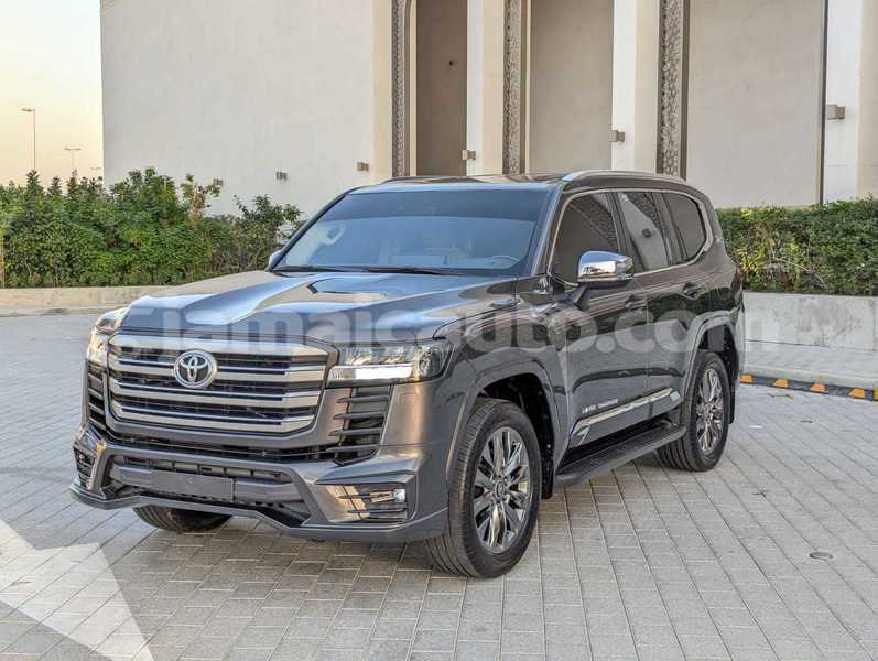 Big with watermark toyota land cruiser clarendon import dubai 5459