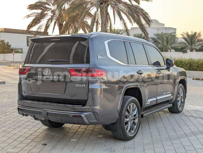 Big with watermark toyota land cruiser clarendon import dubai 5459