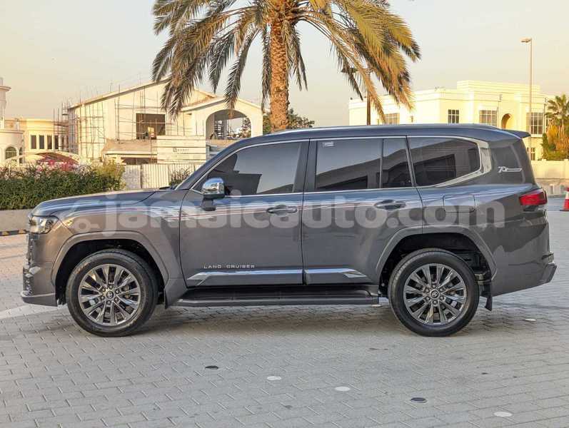 Big with watermark toyota land cruiser clarendon import dubai 5459