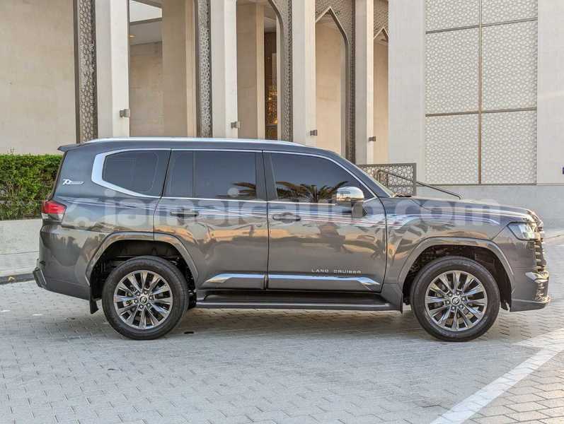 Big with watermark toyota land cruiser clarendon import dubai 5459