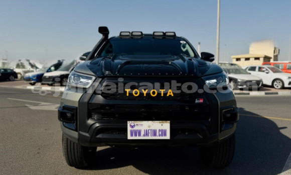 Buy Used Toyota Hilux Green Car in Import - Dubai in Clarendon