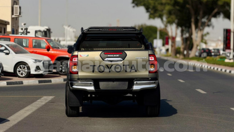 Big with watermark toyota hilux clarendon import dubai 5462