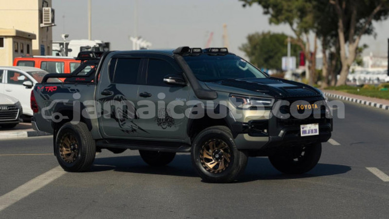 Big with watermark toyota hilux clarendon import dubai 5462