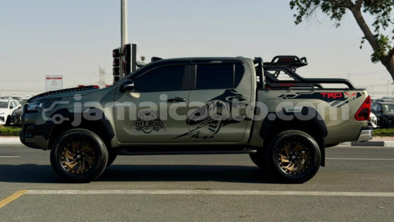 Big with watermark toyota hilux clarendon import dubai 5462