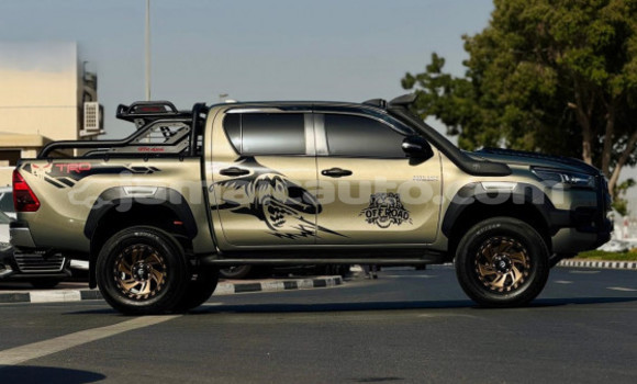 Buy Used Toyota Hilux Green Car in Import - Dubai in Clarendon Buy Used Toyota Hilux Green Car in Import - Dubai in Clarendon