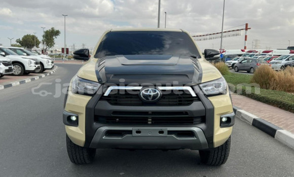 Buy Used Toyota Hilux Beige Car in Import - Dubai in Clarendon