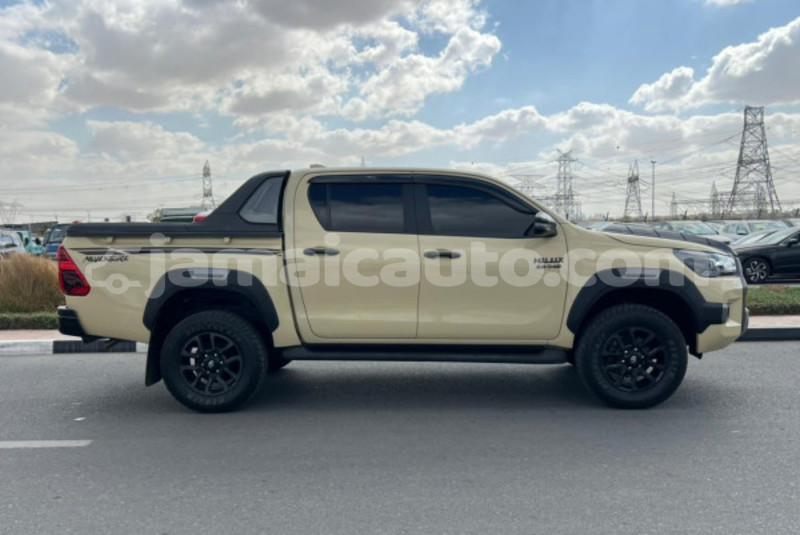 Big with watermark toyota hilux clarendon import dubai 5463