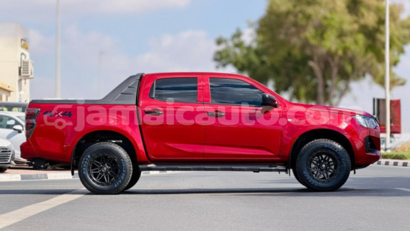 Big with watermark isuzu d max clarendon import dubai 5468