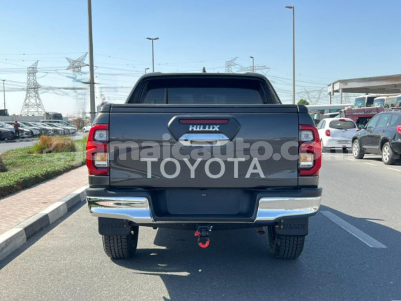 Big with watermark toyota hilux clarendon import dubai 5470