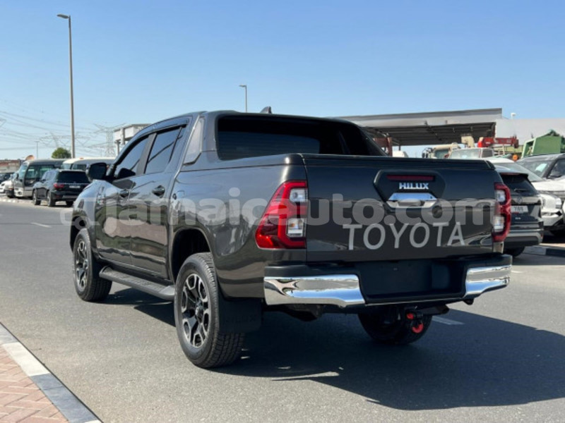Big with watermark toyota hilux clarendon import dubai 5470