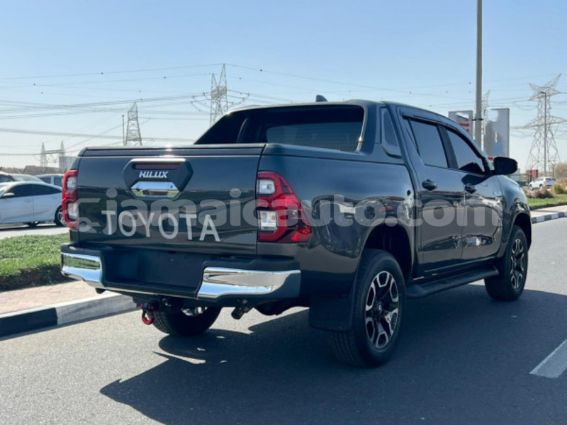 Big with watermark toyota hilux clarendon import dubai 5470