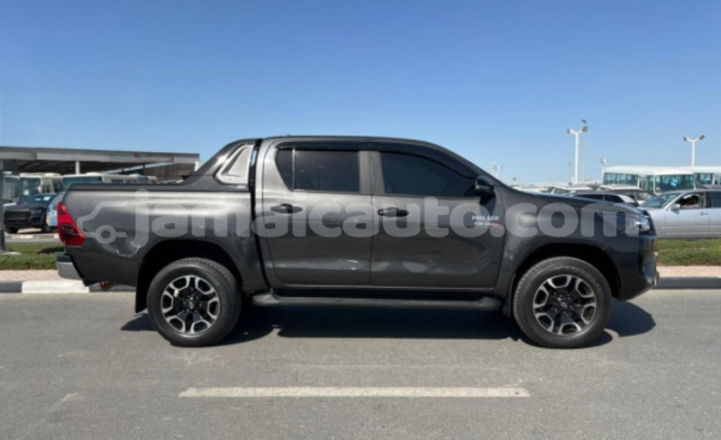 Big with watermark toyota hilux clarendon import dubai 5470