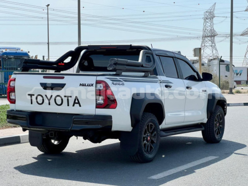 Big with watermark toyota hilux clarendon import dubai 5471