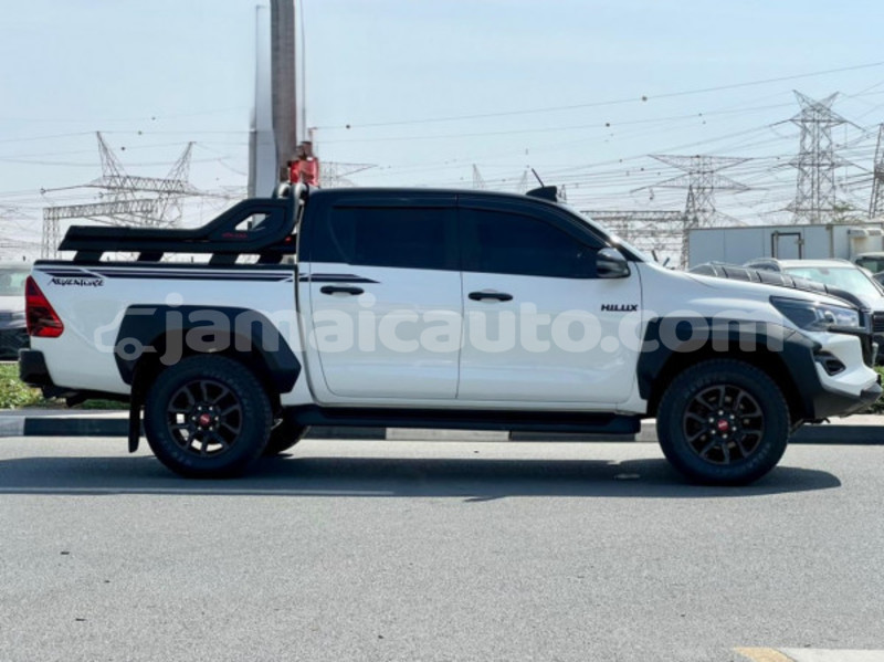 Big with watermark toyota hilux clarendon import dubai 5471