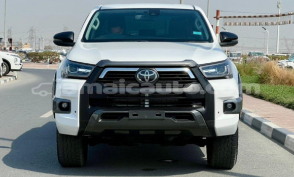 Buy Used Toyota Hilux White Car in Import - Dubai in Clarendon
