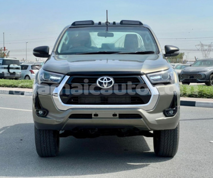 Big with watermark toyota hilux clarendon import dubai 5474