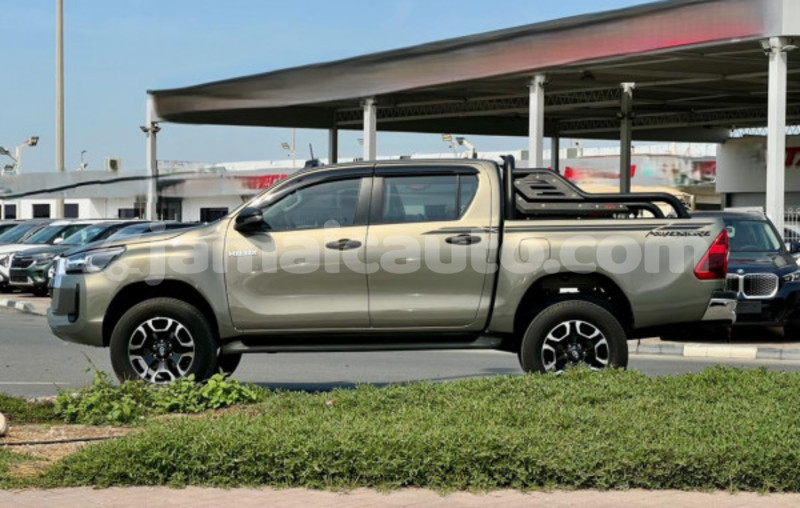Big with watermark toyota hilux clarendon import dubai 5474