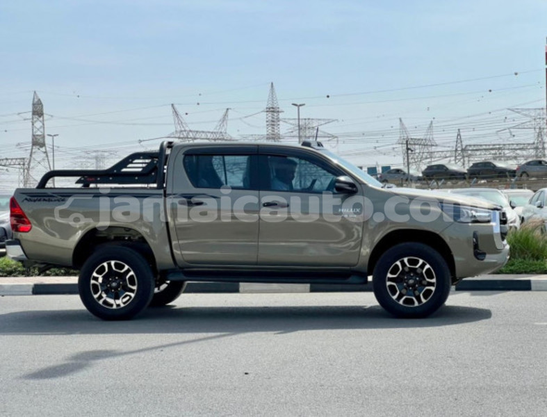 Big with watermark toyota hilux clarendon import dubai 5474