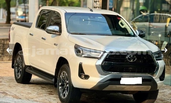 Buy Used Toyota Hilux White Car in Kingston in Kingston