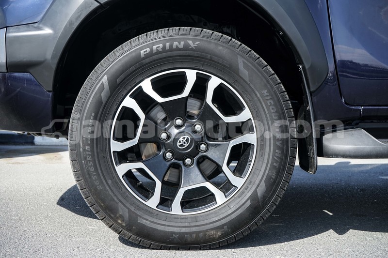 Big with watermark toyota hilux clarendon import dubai 5483