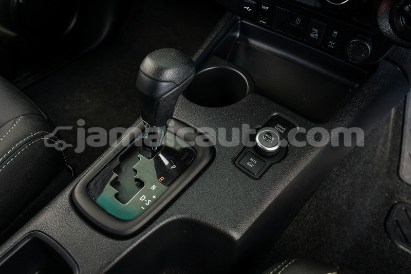 Big with watermark toyota hilux clarendon import dubai 5483