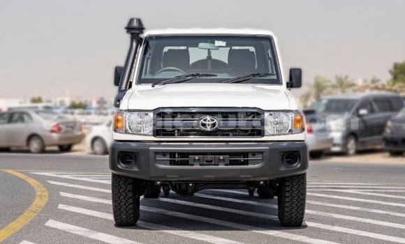 Buy Used Toyota Land Cruiser White Car in Kingston in Kingston