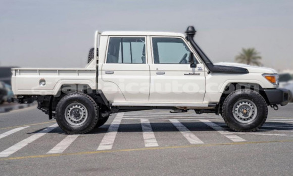 Buy Used Toyota Land Cruiser White Car in Kingston in Kingston Buy Used Toyota Land Cruiser White Car in Kingston in Kingston
