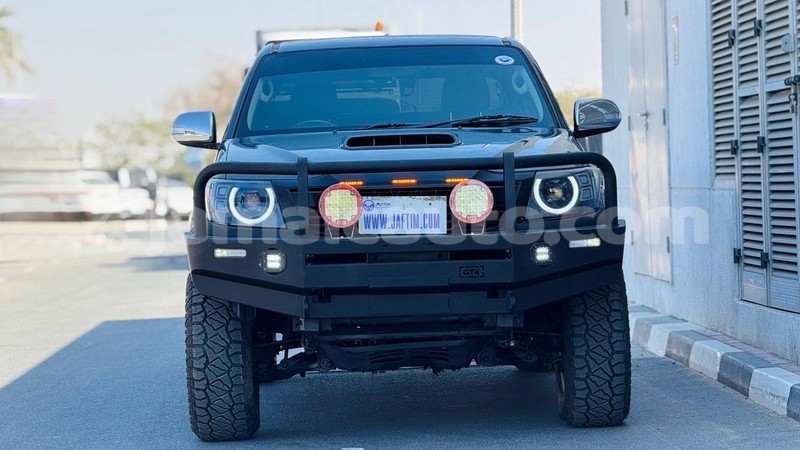 Big with watermark toyota hilux clarendon import dubai 5489