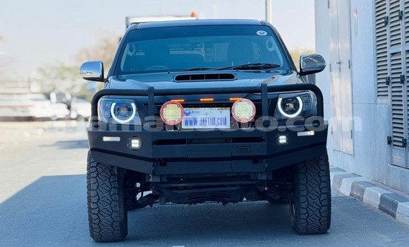 Buy Used Toyota Hilux Silver Car in Import - Dubai in Clarendon