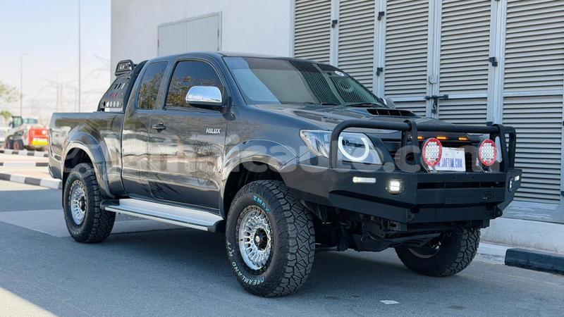 Big with watermark toyota hilux clarendon import dubai 5489