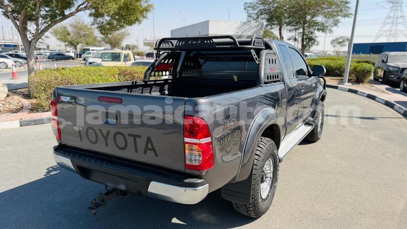 Big with watermark toyota hilux clarendon import dubai 5489
