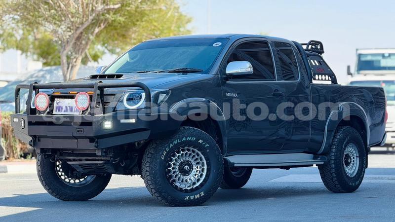 Big with watermark toyota hilux clarendon import dubai 5489
