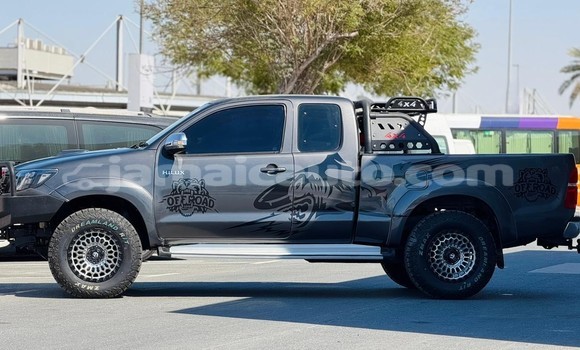 Buy Used Toyota Hilux Silver Car in Import - Dubai in Clarendon Buy Used Toyota Hilux Silver Car in Import - Dubai in Clarendon