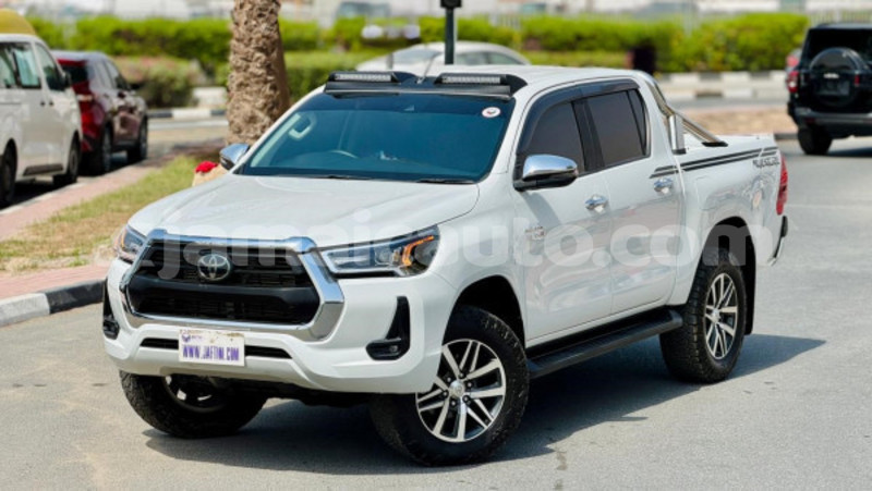 Big with watermark toyota hilux clarendon import dubai 5493
