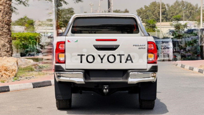 Big with watermark toyota hilux clarendon import dubai 5493