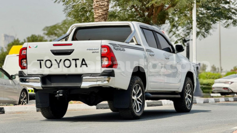 Big with watermark toyota hilux clarendon import dubai 5493