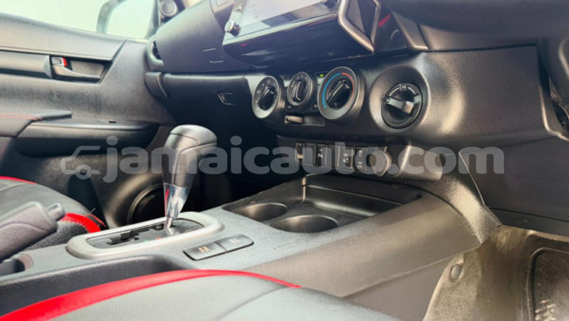 Big with watermark toyota hilux clarendon import dubai 5493