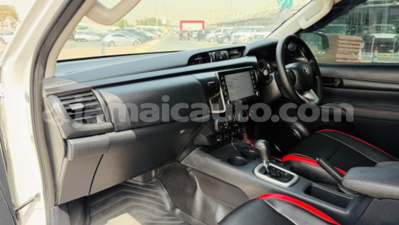 Big with watermark toyota hilux clarendon import dubai 5493