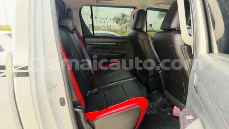 Big with watermark toyota hilux clarendon import dubai 5493