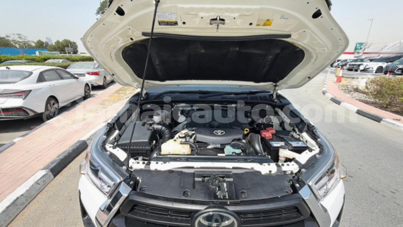 Big with watermark toyota hilux clarendon import dubai 5493