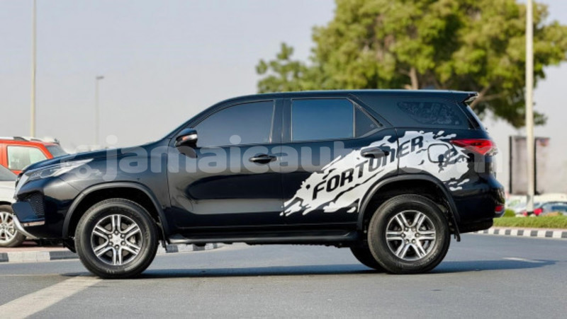 Big with watermark toyota fortuner clarendon import dubai 5494