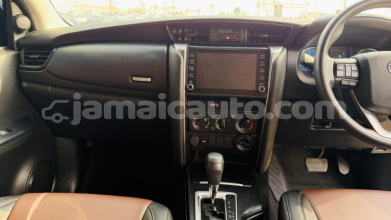 Big with watermark toyota fortuner clarendon import dubai 5494