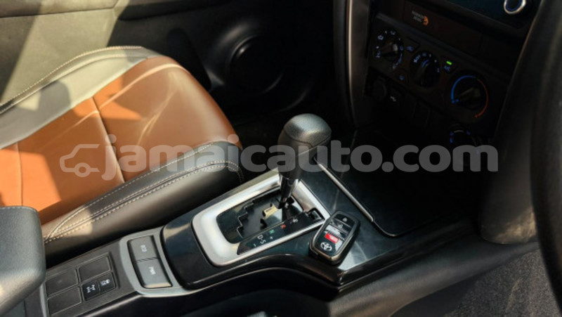 Big with watermark toyota fortuner clarendon import dubai 5494