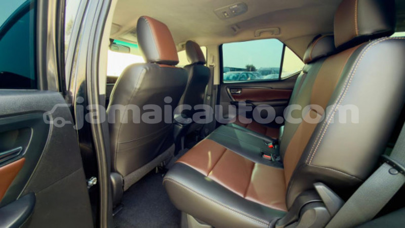 Big with watermark toyota fortuner clarendon import dubai 5494