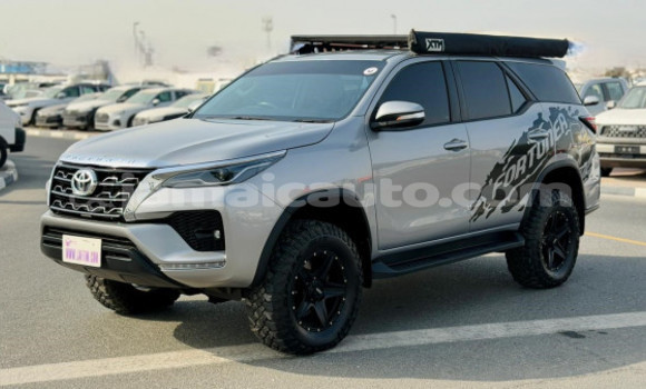Buy Used Toyota Fortuner Silver Car in Import - Dubai in Clarendon