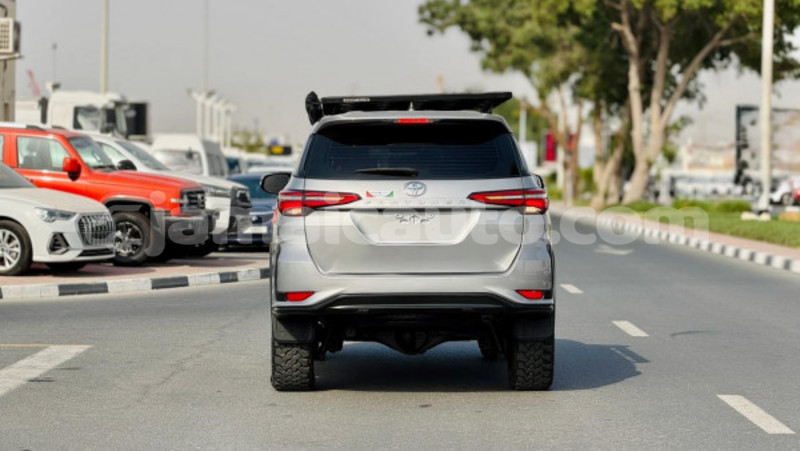 Big with watermark toyota fortuner clarendon import dubai 5495